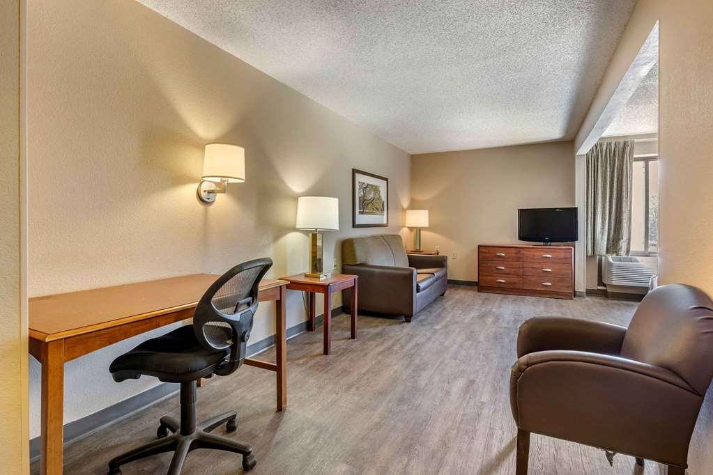 Extended Stay America Suites - Arlington - Six Flags Room photo